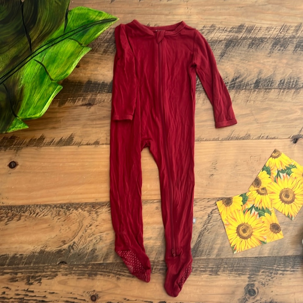 Kyte Baby footed onesies 12-18 months. Good condition.